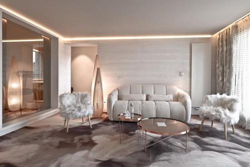 Family Two-Bedroom Suite with Mountain View