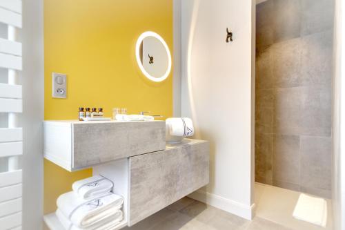 Deluxe Suite with Spa Bath