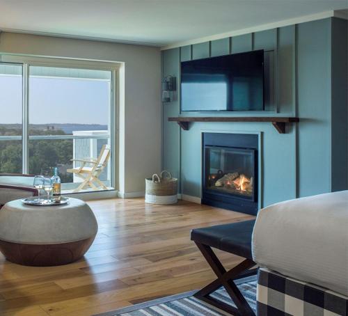 Premium King Room Coastal View