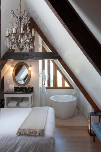 Deluxe Double Room with Bath
