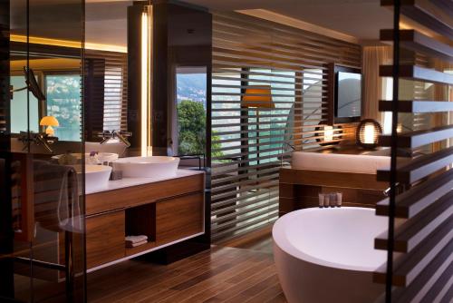 Junior Suite with Balcony and Lake View