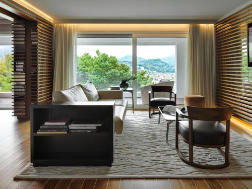 Suite with Lake View