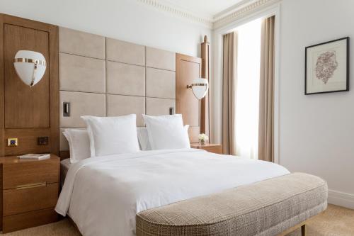 Deluxe Room - King Bed