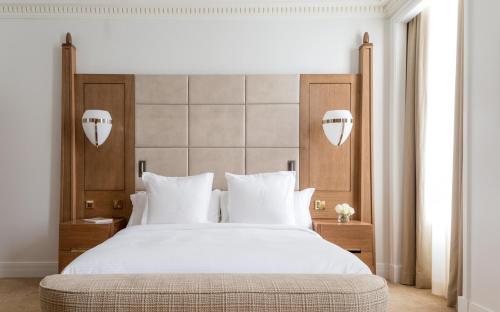 Deluxe Room - King Bed