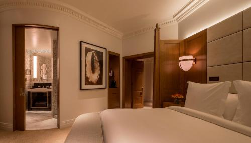 Deluxe Room - King Bed