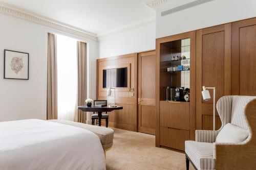 Deluxe Room - King Bed