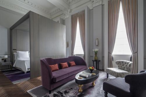 Heritage Suite king bed