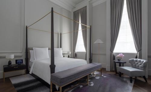 Grand Heritage Suite King Bed