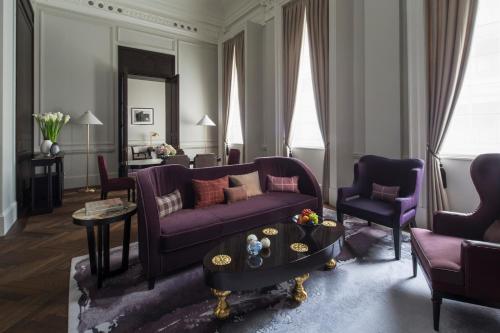 Grand Heritage Suite King Bed