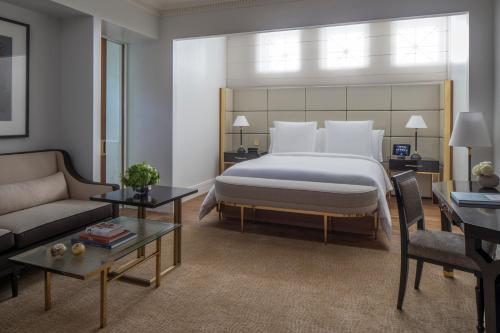 Deluxe One Bedroom King Suite