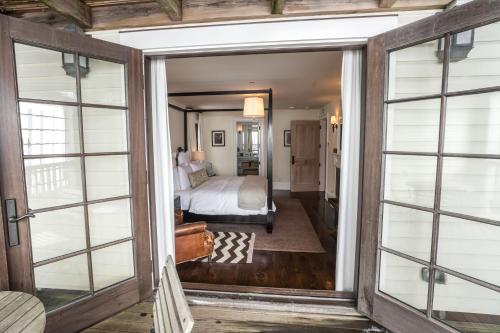 Deluxe King or Queen Room