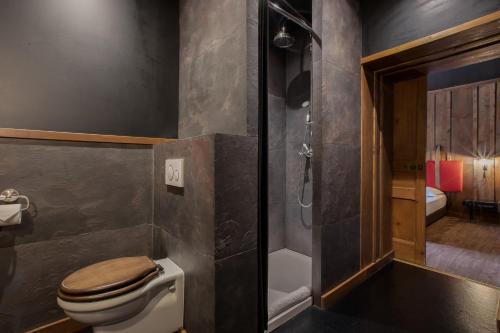 Double or Twin Room with Mountain View