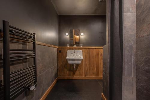 Double or Twin Room with Mountain View