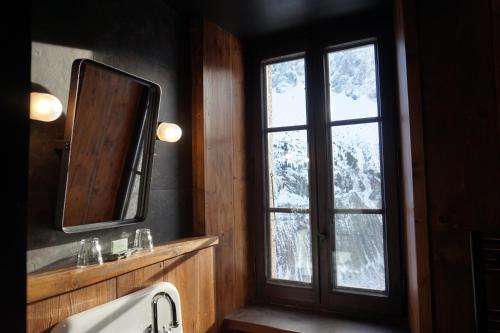 Double or Twin Room with Mountain View