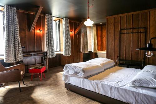 Suite with Mountain View