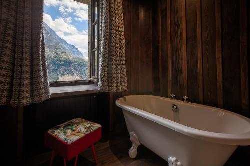 Suite with Mountain View