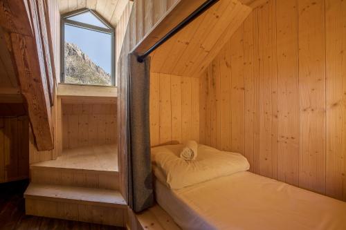Single Bed in Mixed Dormitory Room