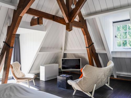 Coach House Room