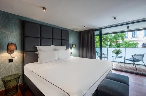 Deluxe Double Room with Terrace Garden View