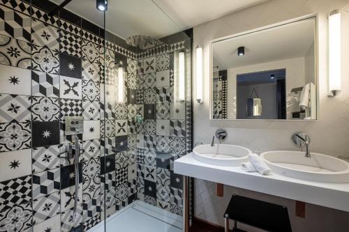 Deluxe Double Room with Terrace Garden View