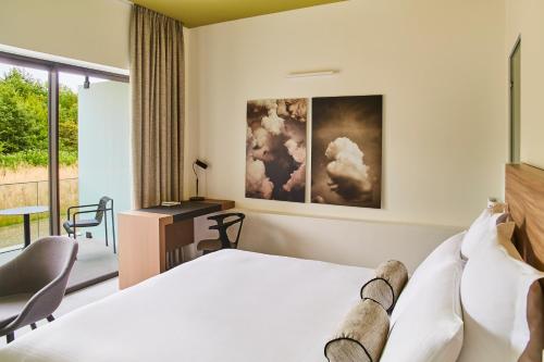 Superior King Room with Terrace and Forest View