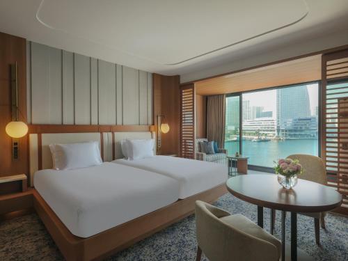 2 Double beds Classic Minatomirai View 