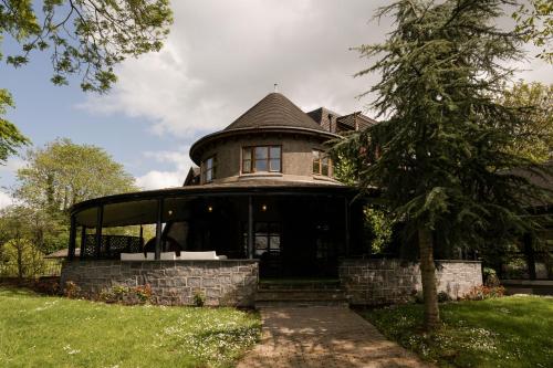 Red Oaks Residence