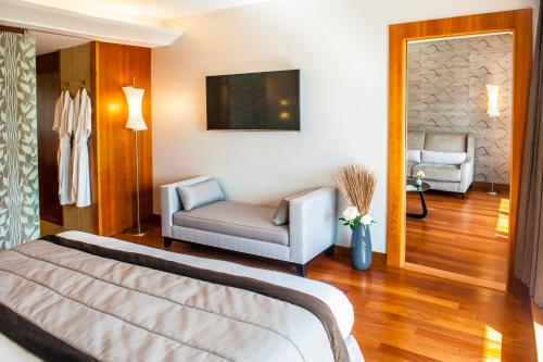 Deluxe King Suite