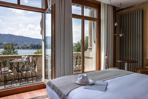 Lakeview Room