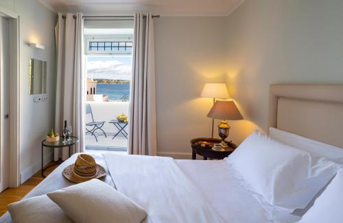 Deluxe Double Room with Partial Sea View