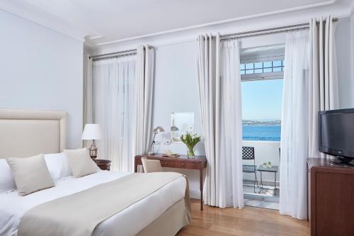 Deluxe Double Room with Partial Sea View