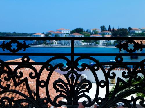 Deluxe Double Room with Partial Sea View