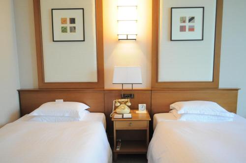 Deluxe Twin Room B - Main Wing - Non-Smoking