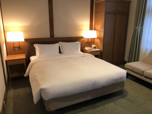 Standard Double Room with Park View - Main Wing -Non-Smoking