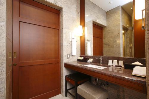 Deluxe Twin Room with Garden View - Main Wing - Non-Smoking