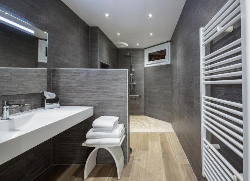 Double Room with Balcony and Partial Sea View