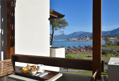 Double Room with Balcony and Partial Sea View