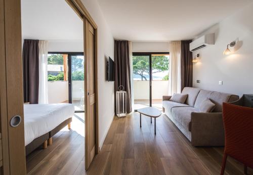 Suite Partial Sea View with Balcony