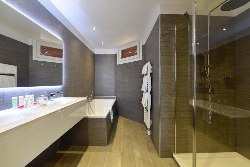 Suite Partial Sea View with Balcony