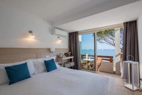 Room with Balcony and Sea View