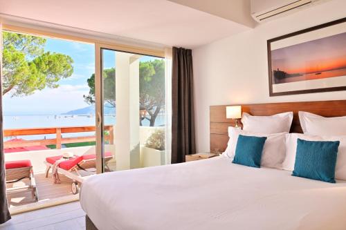 Room with Balcony and Sea View