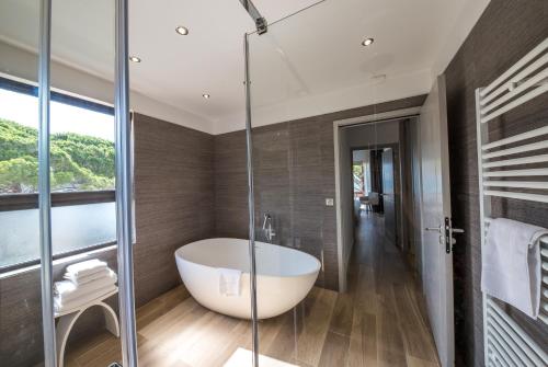 Suite with Balcony and Sea View