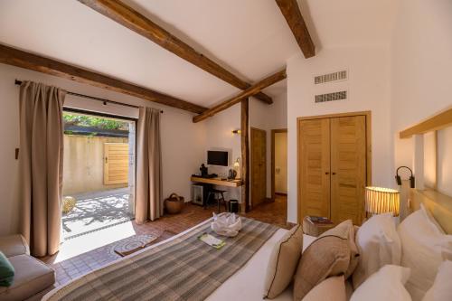 Room with Patio (2 Adults)