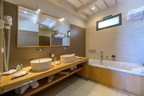 Deluxe Suite with Sea View (2 Adults)