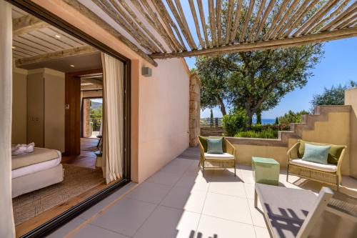 Deluxe Suite with Sea View (2 Adults)