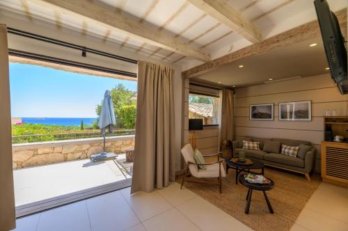 Deluxe Suite with Sea View (2 Adults)