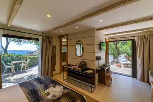 Junior Suite with Sea View (2 Adults)
