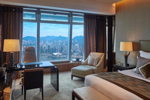 Deluxe Victoria Harbour King Room