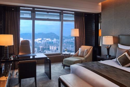 Club Deluxe King Room Club Lounge Access