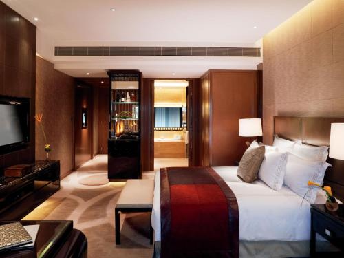 Club Deluxe King Room Club Lounge Access